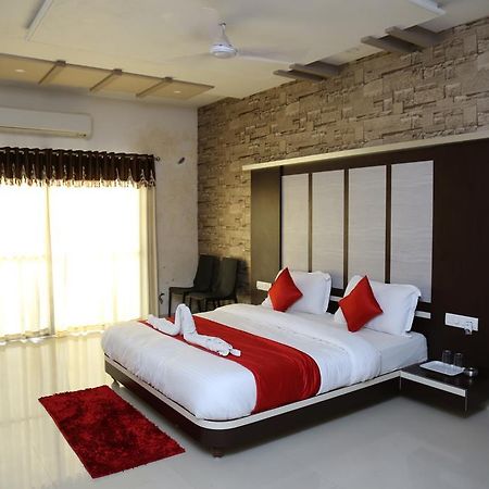 Dwārka Hotel Rudra Plaza المظهر الخارجي الصورة