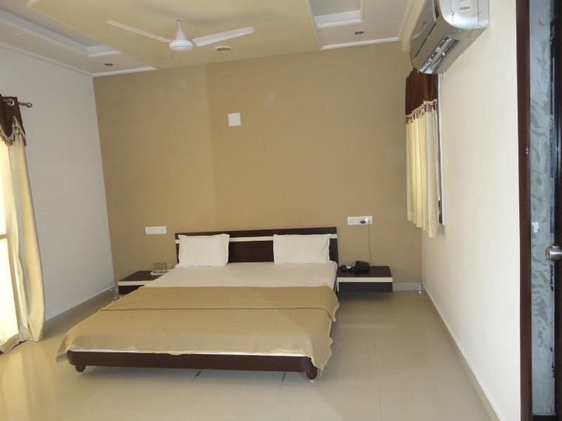 Dwārka Hotel Rudra Plaza المظهر الخارجي الصورة