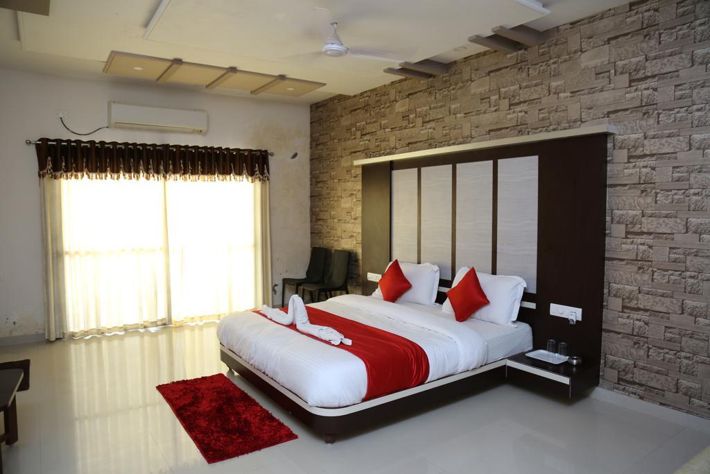 Dwārka Hotel Rudra Plaza المظهر الخارجي الصورة