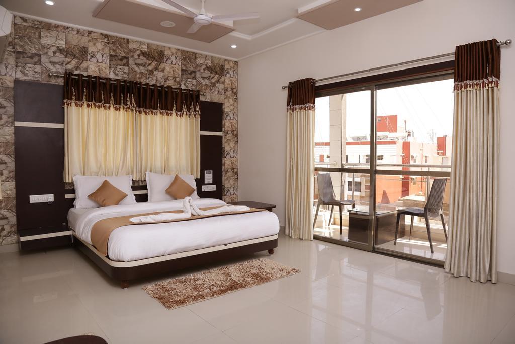 Dwārka Hotel Rudra Plaza المظهر الخارجي الصورة