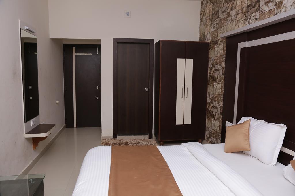 Dwārka Hotel Rudra Plaza المظهر الخارجي الصورة