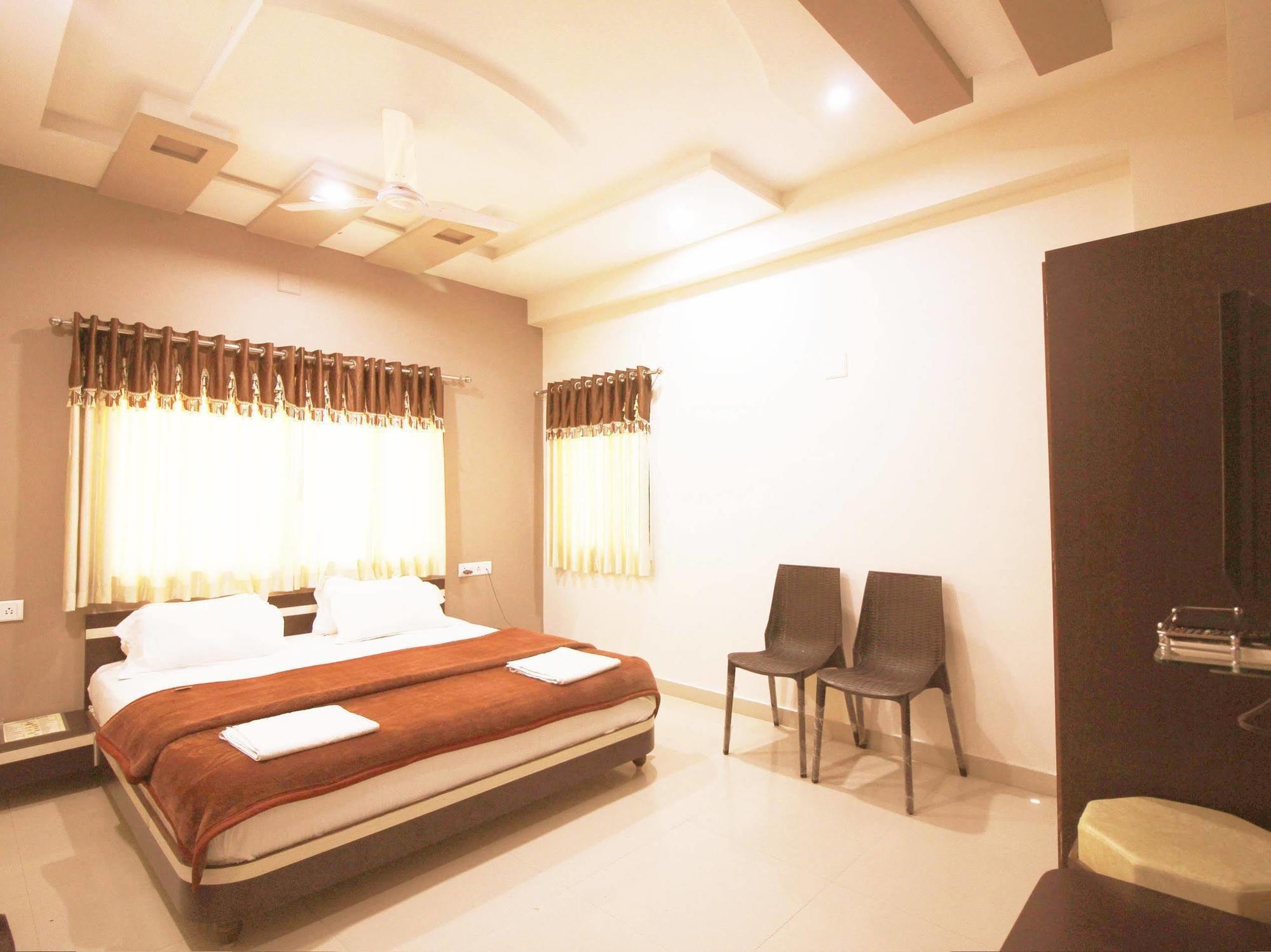 Dwārka Hotel Rudra Plaza المظهر الخارجي الصورة