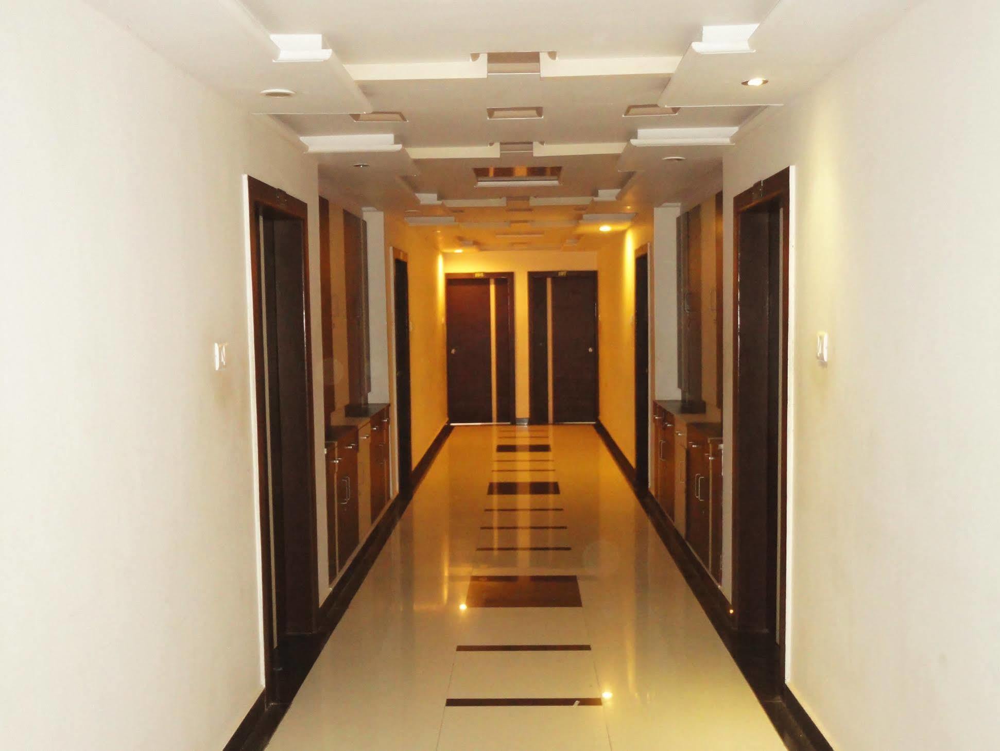 Dwārka Hotel Rudra Plaza المظهر الخارجي الصورة